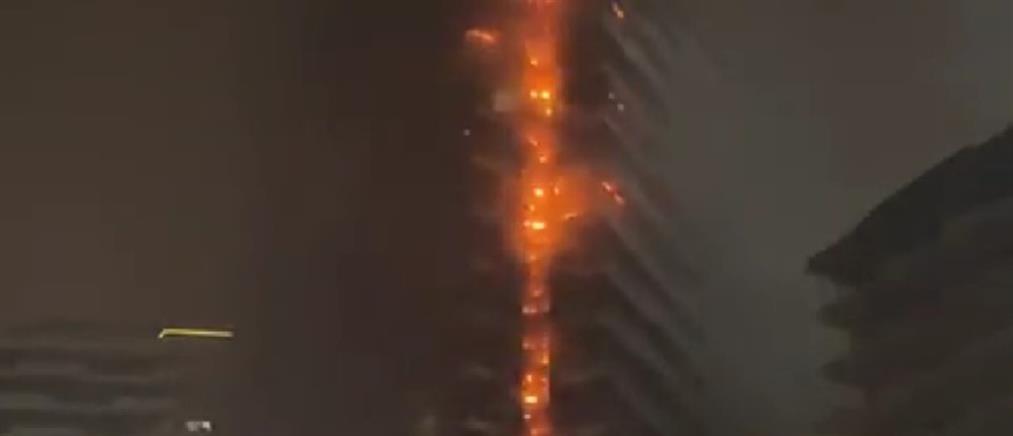 Κωνσταντινούπολη: μεγάλη φωτιά σε ουρανοξύστη (βίντεο)