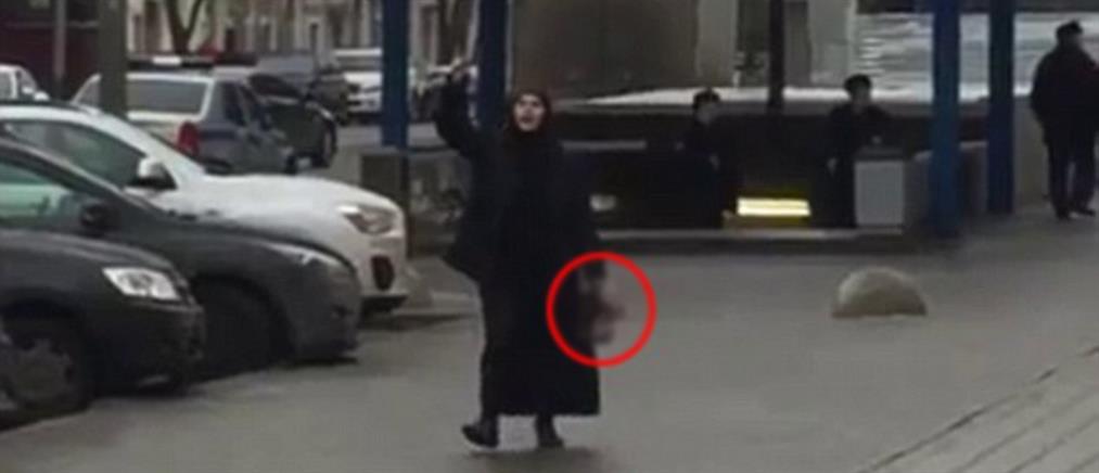 Θρίλερ στην Μόσχα: Γυναίκα κρατούσε κομμένο κεφάλι παιδιού και απειλούσε να ανατιναχθεί