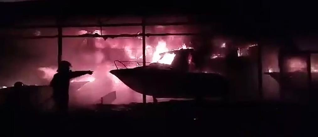 Φωτιά σε υπόστεγο με σκάφη αναψυχής στην Θεσσαλονίκη