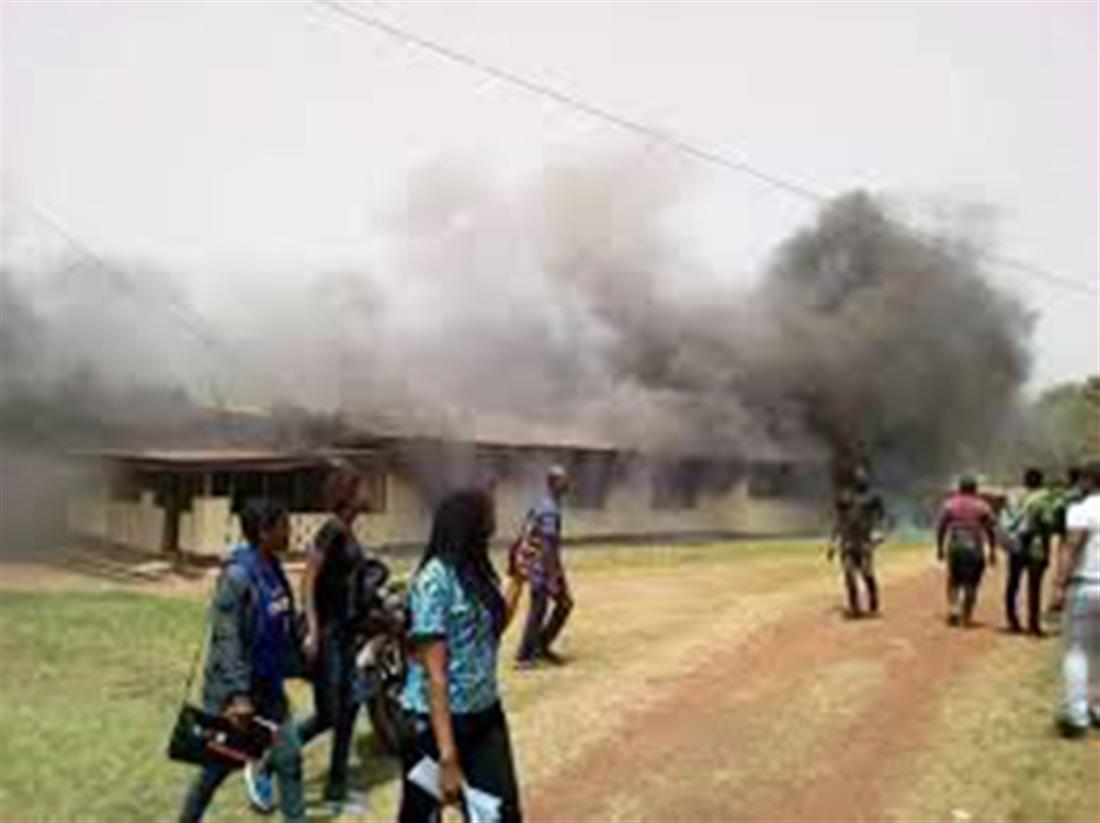 Λιβερία - φωτιά - σχολείο