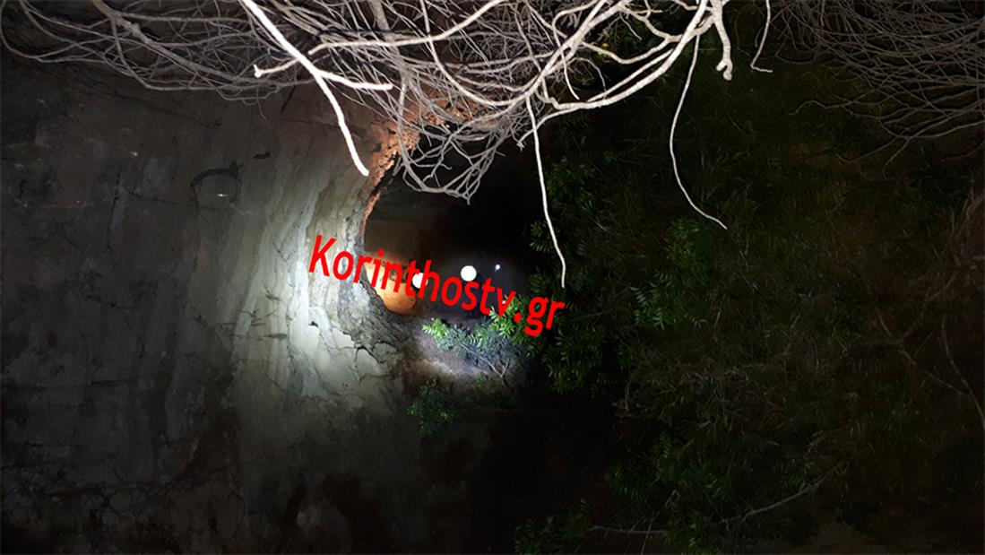 Νεκροί - σπηλιά - Λουτράκι