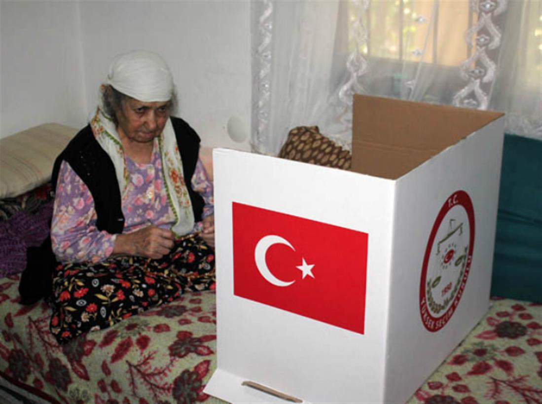 Ψήφος - σπίτι - ανάπηροι - κινητή κάλπη - Εκλογές - Τουρκία