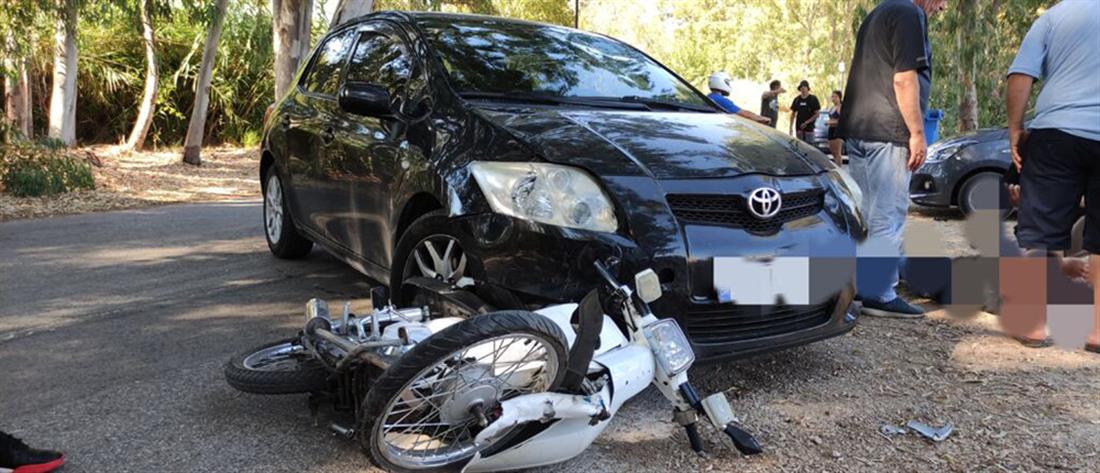 Πρέβεζα: Μηχανή συγκρούστηκε με αυτοκίνητο - Ένας τραυματίας (εικόνες)