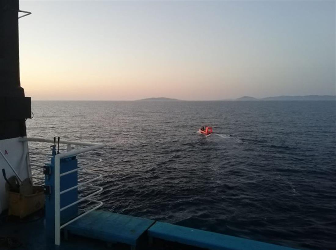 Πτώση επιβάτη στην θάλασσα - Κύμη - Σκύρος - πλοίο Αχιλλέας - επιβάτης - διάσωση
