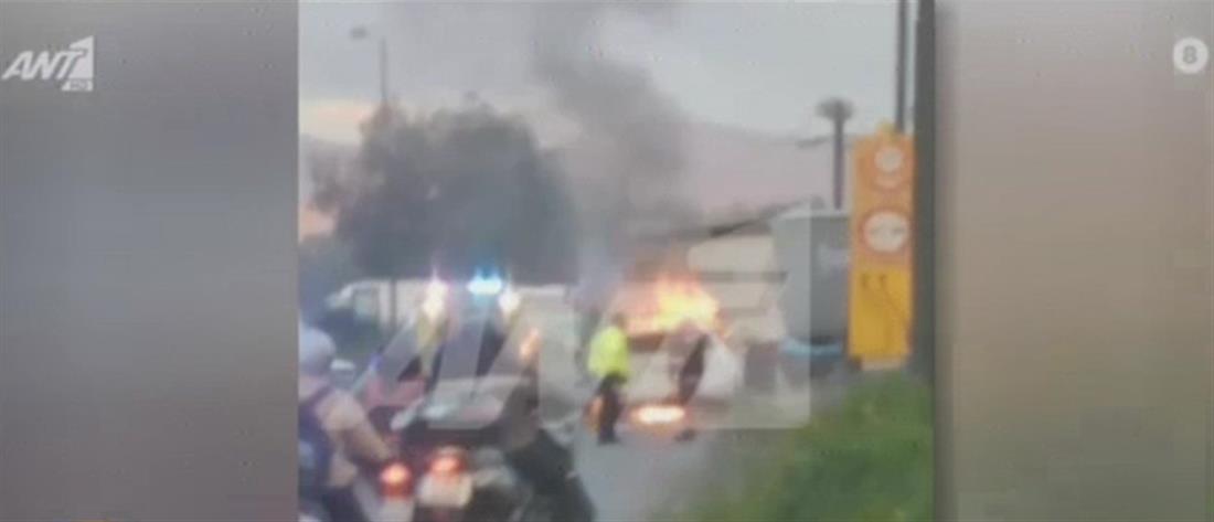Τροχαίο και φωτιά σε αυτοκίνητο στην Αθηνών - Κορίνθου (βίντεο)