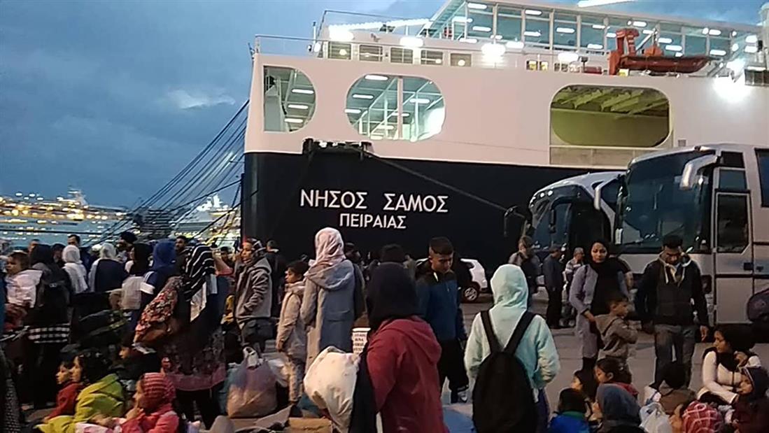 Πειραιάς - λιμάνι - πρόσφυγες -μετανάστες