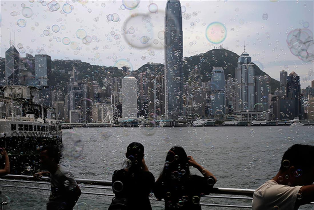 AP - Φυσαλίδες - φούσκες - έκθεση τέχνης - Χονγκ Κονγκ