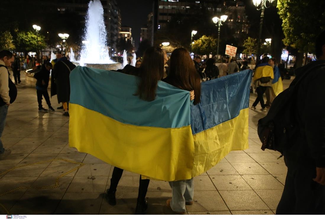Ουκρανική σημαία - Σύνταγμα - Θεσσαλονίκη - Νίκος Δένδιας - ΥΠΕΞ