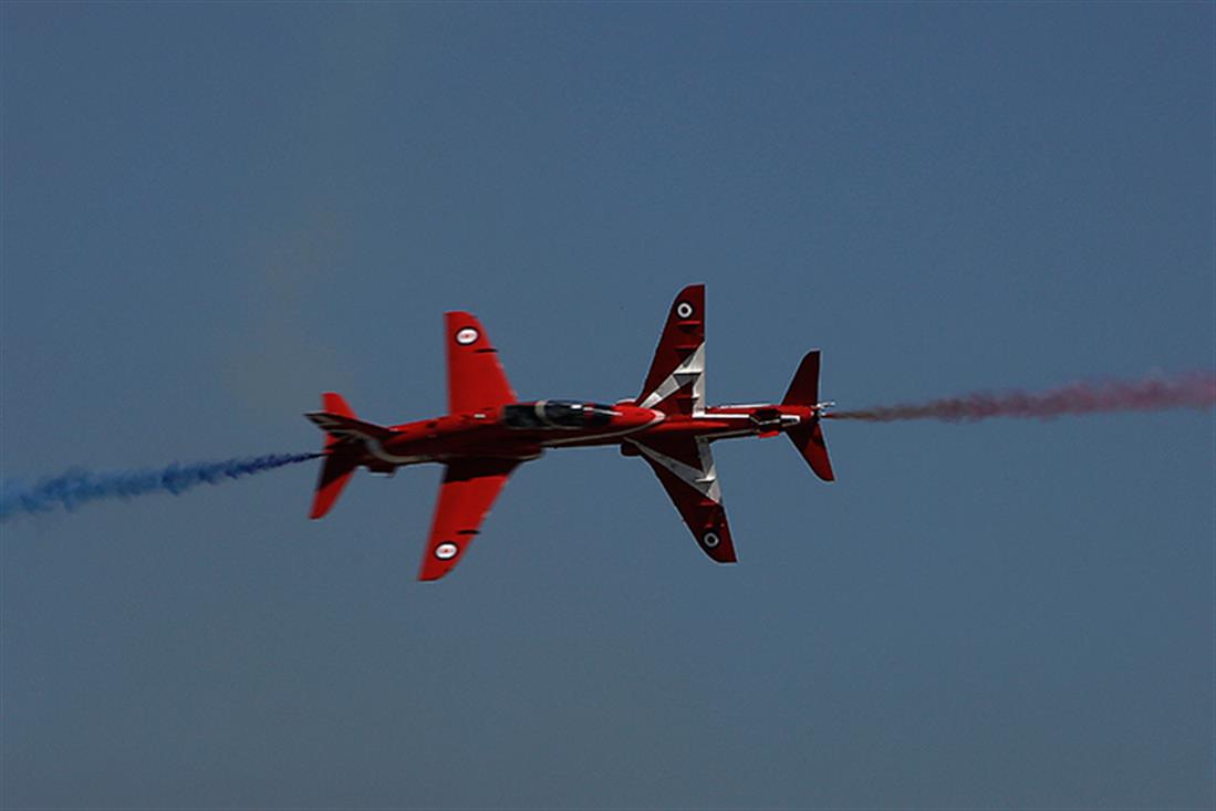 Red Arrows - επιδείξεις - αέρας - ουρανός - αιθέρες - αεροπλάνα - αεροπορία