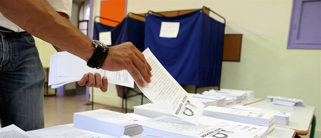 Εκλογές 2015 - Σεπτέμβριος - Εκλογικά Κέντρα - κάλπη - παραβάν - ψηφοδέλτια