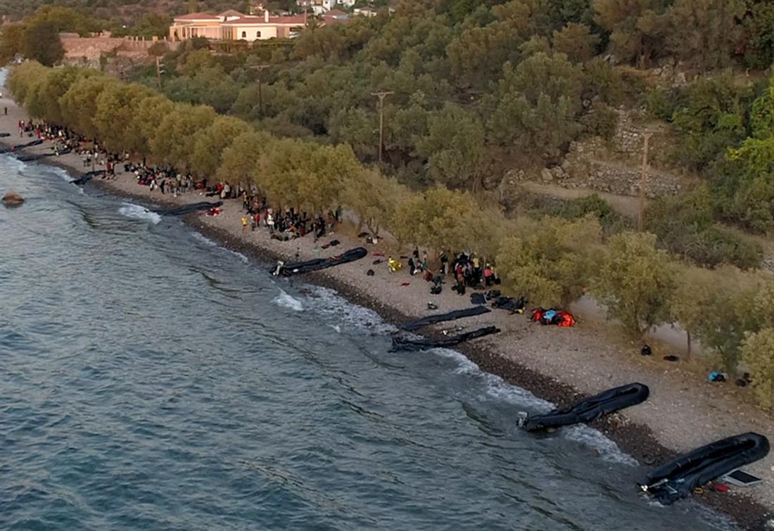 Λέσβος - βάρκες - πρόσφυγες
