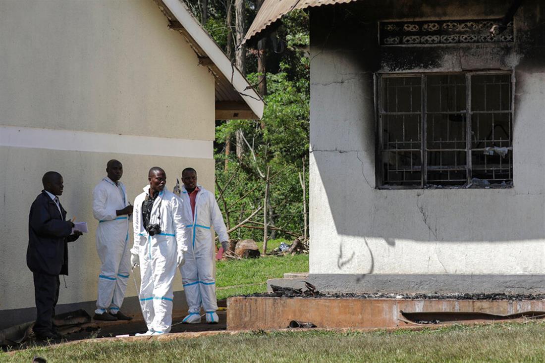 Ουγκάντα - φωτιά - σχολείο - Salama school