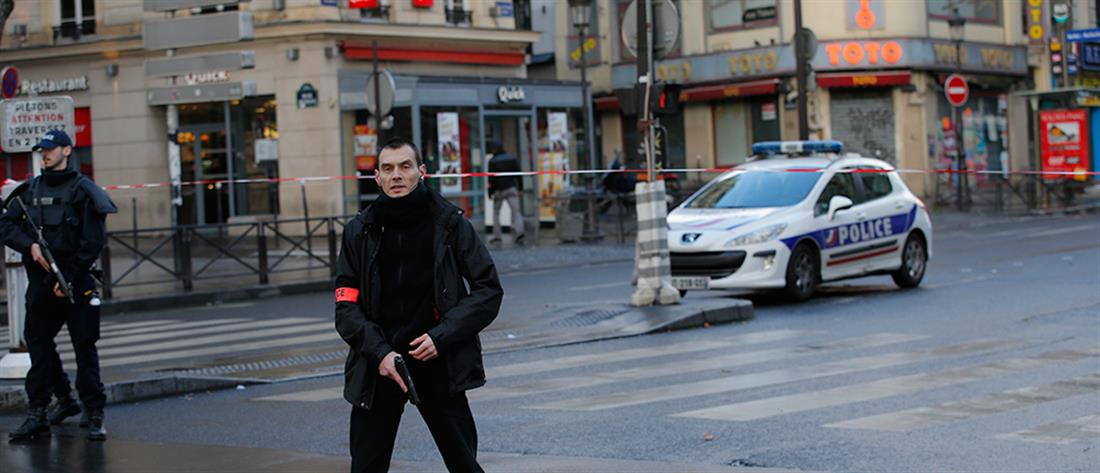 AP - Γαλλία - Παρίσι - ένοπλος - επίθεση - αστυνομικό τμήμα - αστυνομία - συναγερμός