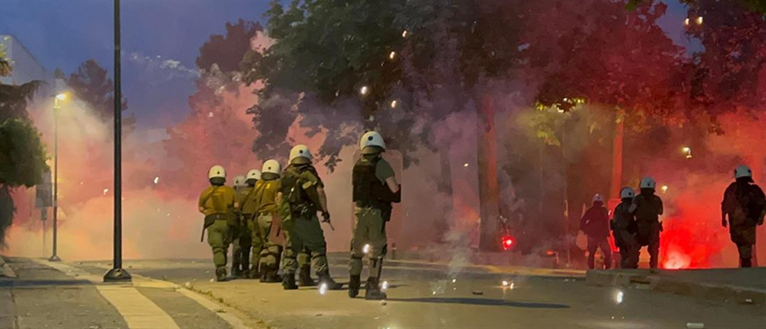 Θεσσαλονίκη - ΑΠΘ: “πεδίο μάχης” με επεισόδια μεταξύ κουκουλοφόρων και αστυνομίας (εικόνες)