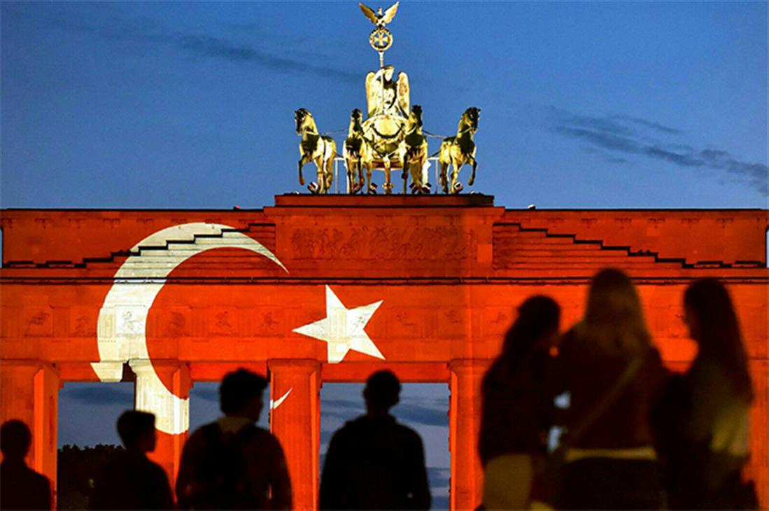 Τουρκία - φωτισμένα μνημεία - Κωνσταντινούπολη - σημαία