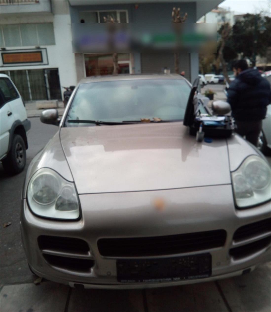 Θεσσαλονίκη - μεταφορά αλλοδαπών - Porsche Cayenne - κλεμμένες πινακίδες