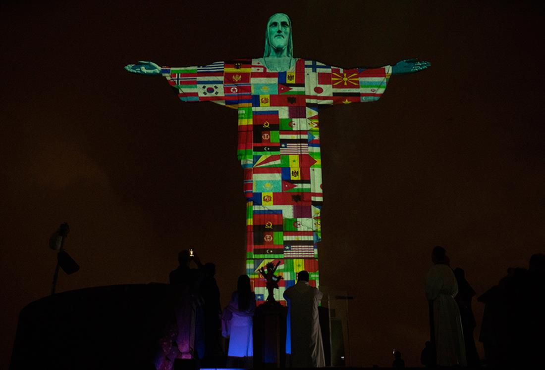 Βραζιλία: Άγαλμα Χριστού - σημαίες - κορονοϊός