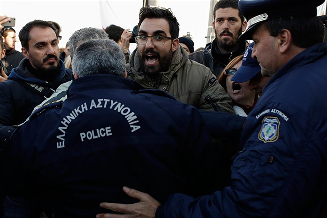 Ένταση - υπουργείο Παιδείας