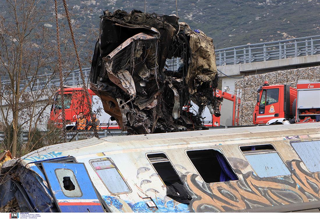 Τέμηη - δυστύχημα - τρένα - συνεργεία διάσωσης - απομάκρυνση  - συντρίμμια