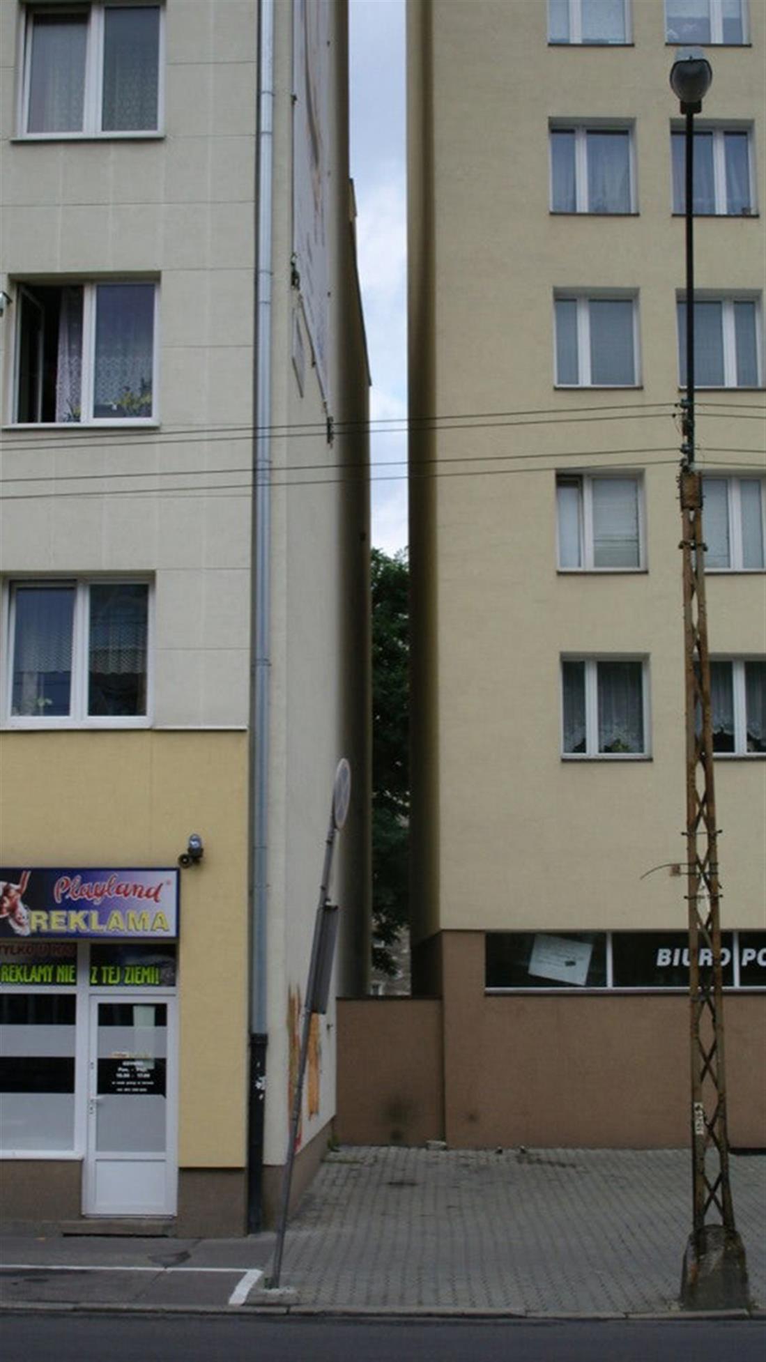 Βαρσοβία - σπίτι - ανάμεσα σε δύο κτίρια