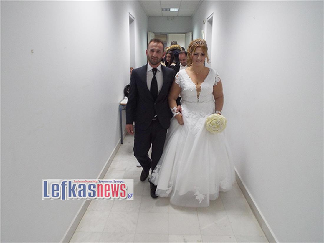 Γάμος - νυφικό - κάλπες - εκλογές - Κεντροαριστερά - Λευκάδα