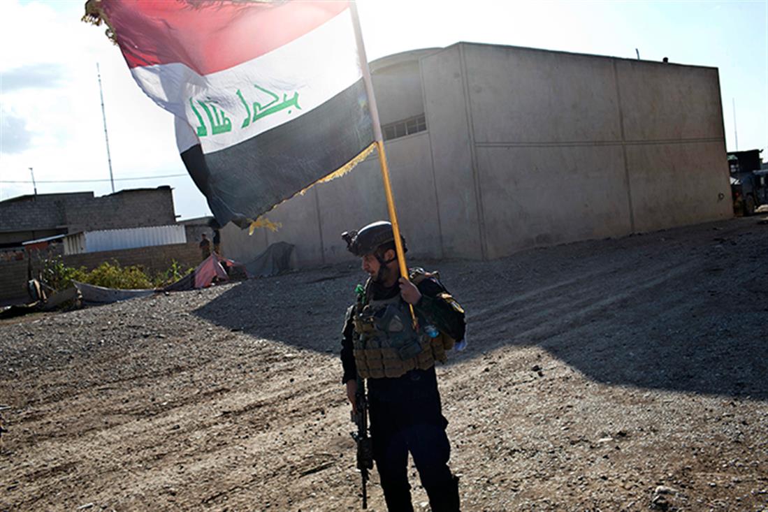 AP - Ιράκ - Μοσούλη - σημαίες