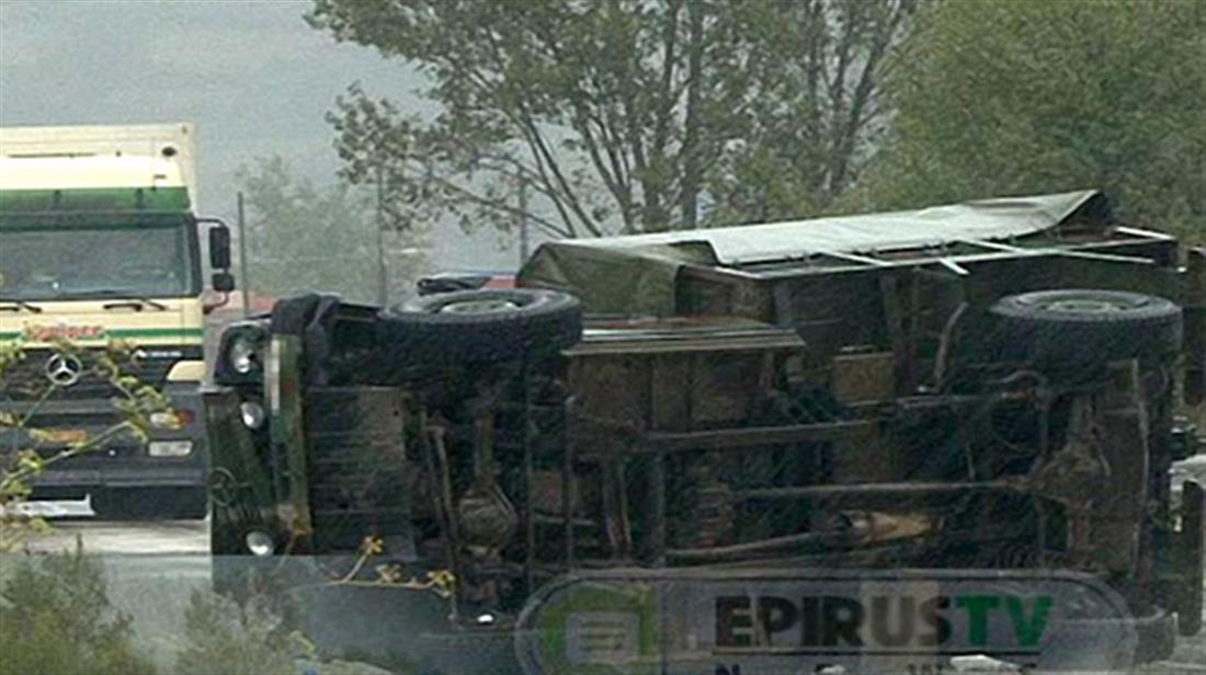 Στρατιωτικό όχημα - Ιωάννινα - τροχαίο ατύχημα