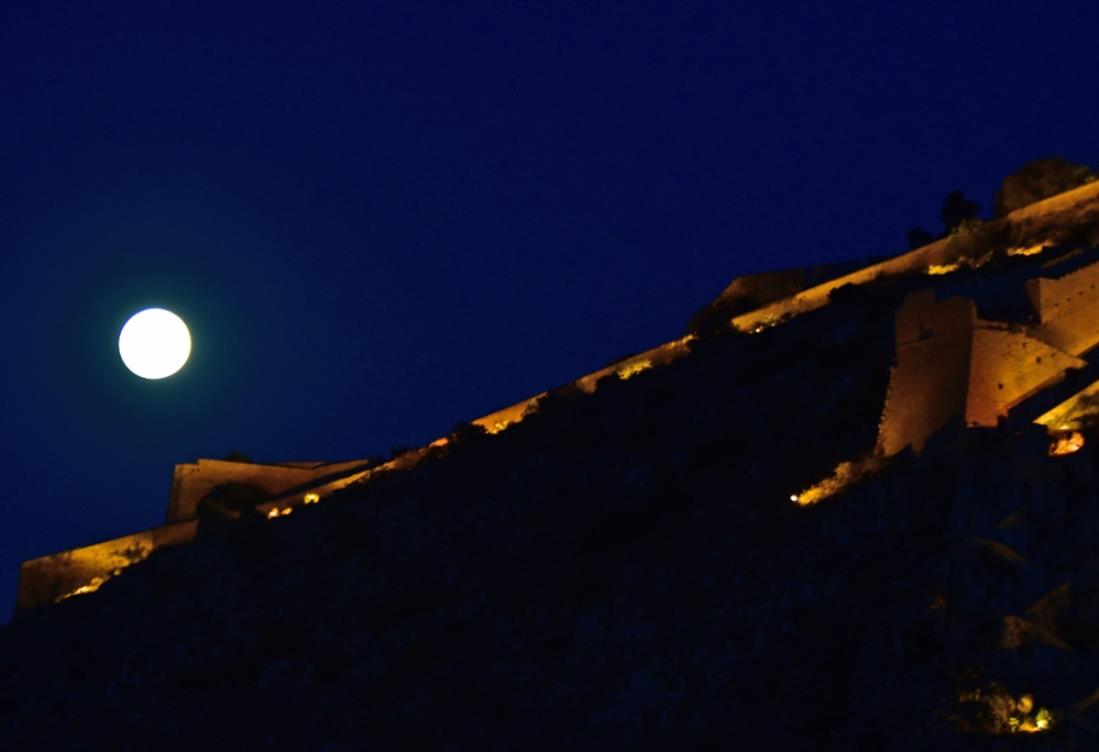 Ματωμένο φεγγάρι - Υπερπανσέληνος - Ναύπλιο - Σελήνη