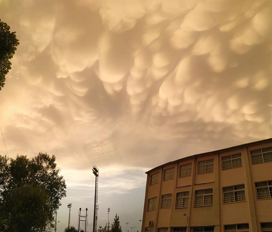 Λάρισα - Σύννεφα - mammatus clouds