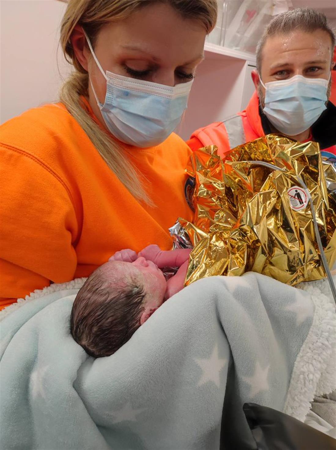 Μωρό - γέννα - ασθενοφόρο - Χαμόγελο του Παιδιού
