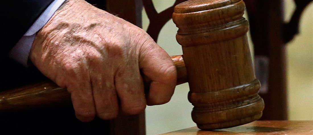 Υπεξαίρεση σε ΔΟΥ: Ένοχη πρώην εφοριακός - Η ποινή που της επιβλήθηκε