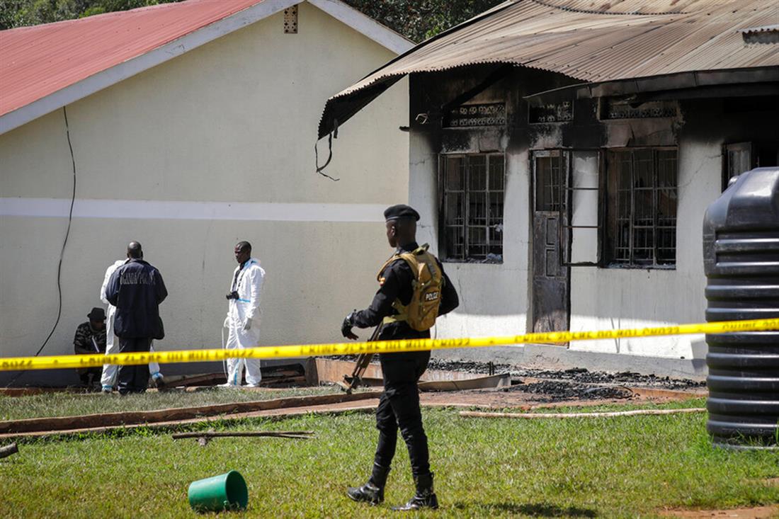 Ουγκάντα - φωτιά - σχολείο - Salama school