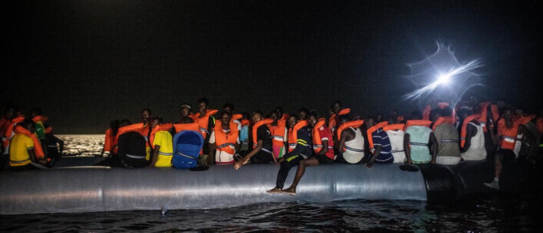 AP - Banksy - πλοία διάσωσης - μετανάστες - πρόσφυγες - Μεσόγειος
