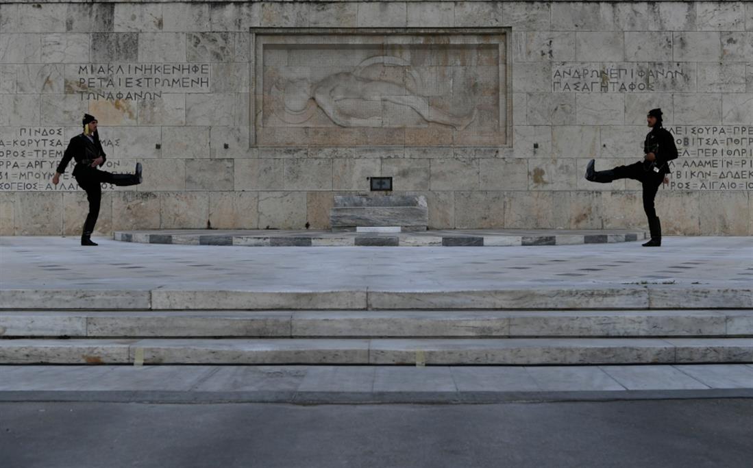 Αλλαγή προεδρικής φρουράς - Μνημείο Άγνωστου Στρατιώτη