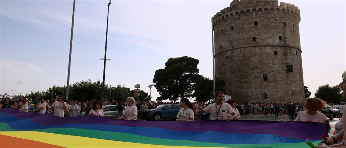 Pride - Θεσσαλονίκη: πλήθος κόσμου και επεισόδια στη γιορτή Υπερηφάνειας (εικόνες)
