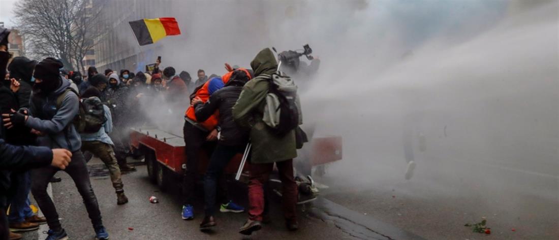 Κορονοϊός - Βρυξέλλες: Επεισόδια σε διαδήλωση αντιεμβολιαστών (εικόνες)