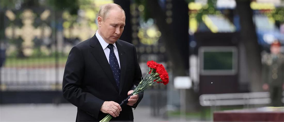 Πούτιν: Άφησαν σημείωμα στον τάφο των γονιών του - Τι έγραφε 