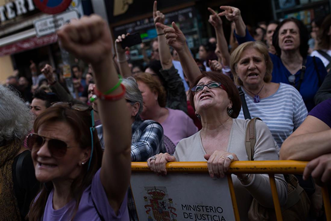 AP - Διαδηλώσεις - βιαστές - Ισπανία