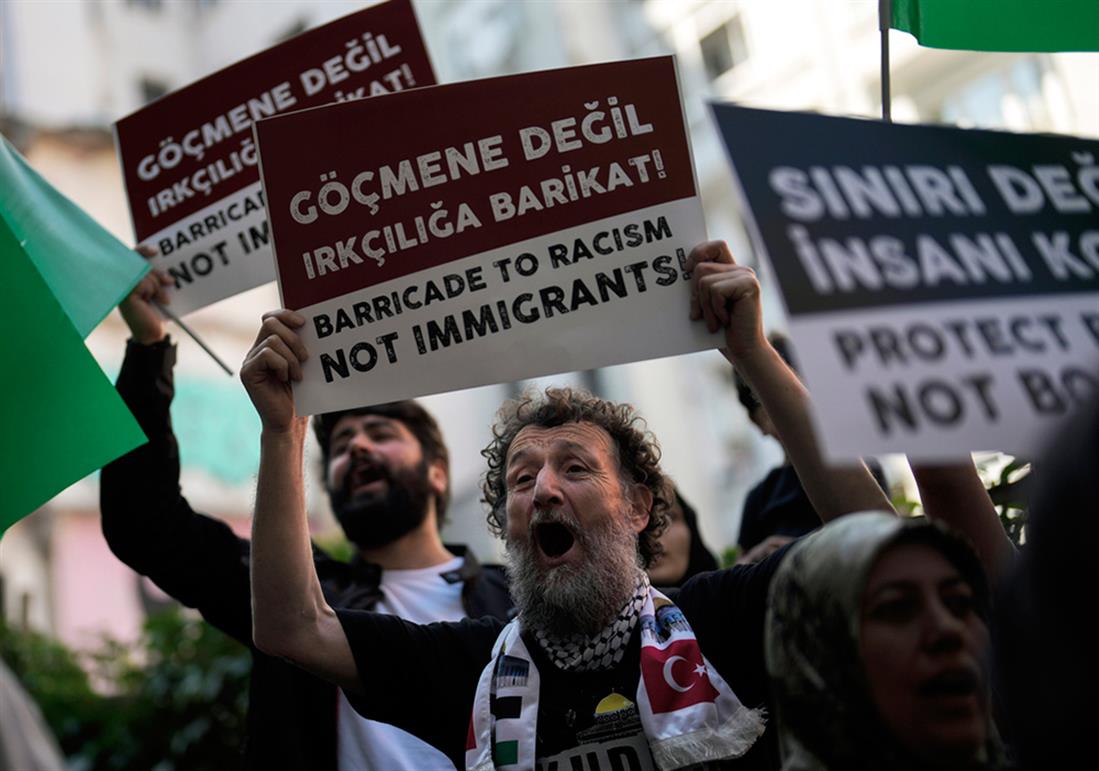 Τουρκία - Διαμαρτυρία - Γενικό Προξενείο της Ελλάδας - Κωνσταντινούπολη -μεταναστευτική πολιτική