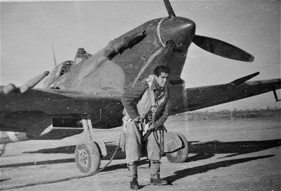 Χατζηλάκος - Αεροσκάφος Spitfire - Μουσείο Πολεμικής Αεροπορίας - Αεροπορική Βάση Δεκέλειας