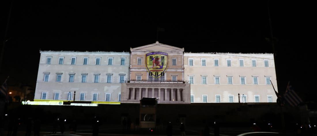 Νίκος Φίλης: Προσβολή της Δημοκρατίας τα στρατιωτικά και θρησκευτικά σύμβολα στη Βουλή