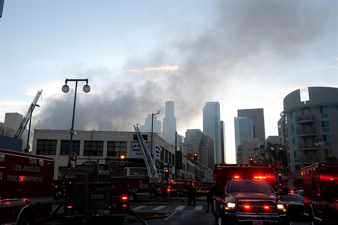 Έκρηξη - πυρκαγιά - εμπορικό κέντρο - Λος Άντζελες