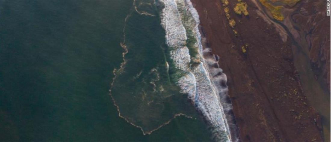 Ρωσία: Στρώμα ρύπων μήκους 40 χιλιομέτρων επιπλέει στον ωκεανό