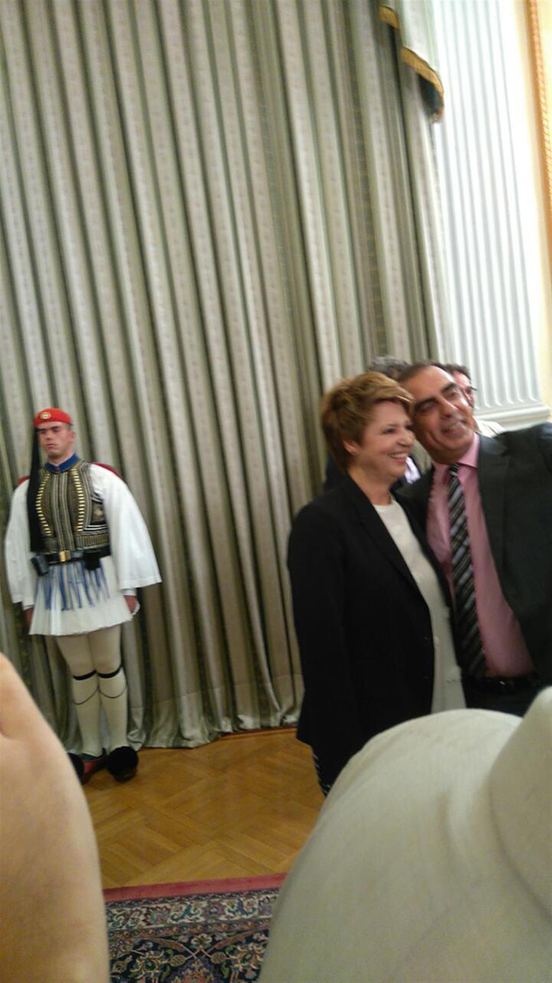 Ορκωμοσία - νέα κυβέρνηση - Selfie - Όλγα Γεροβασιλη
