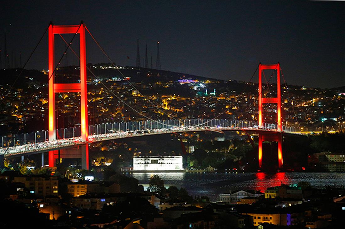 AP - Τουρκία - Κωνσταντινούπολη - Γέφυρα Βοσπόρου - διαδήλωση