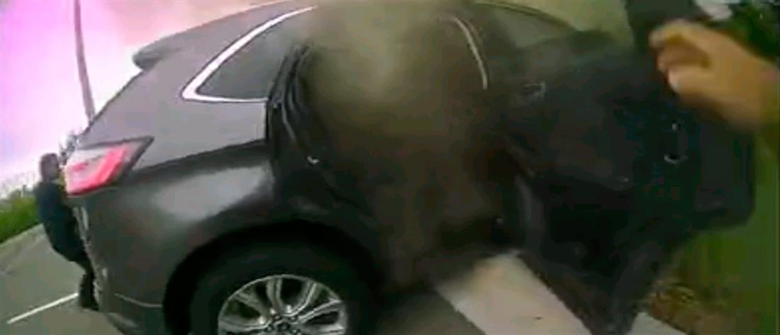 Φλόριντα: Αστυνομικοί σώζουν άνδρα από φλεγόμενο όχημα (βίντεο)