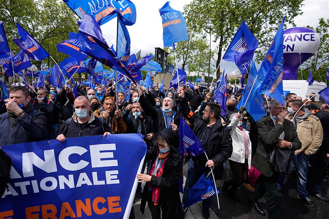 AP - Γάλλοι αστυνομικοί - διαδήλωση