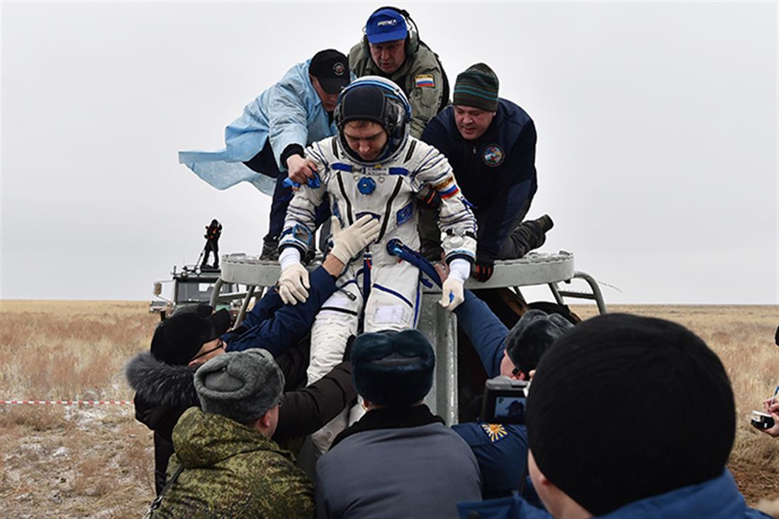 Αστροναύτες - ISS - προσγείωση - Ζεζκαζγκάν - Καζακστάν - Σκοτ Κέλι - Μικάιλ Κορνιένκο - Σεργκέι Βολκόφ