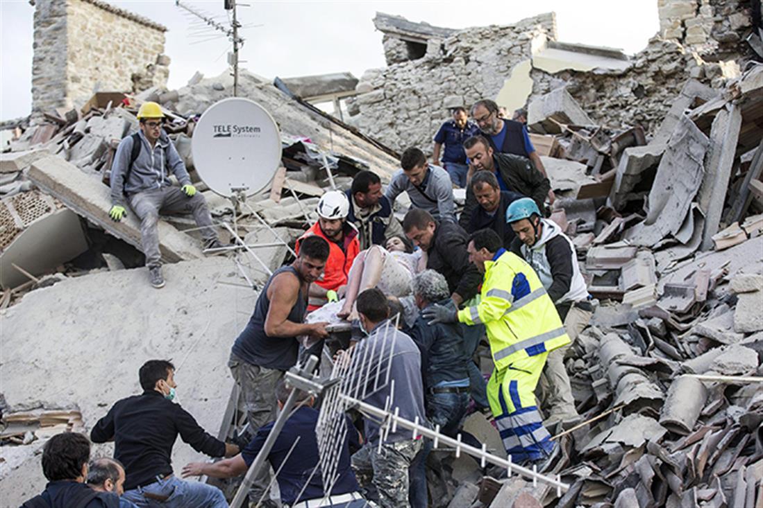 Ιταλία - καταστροφές - σεισμός - εγκέλαδος
