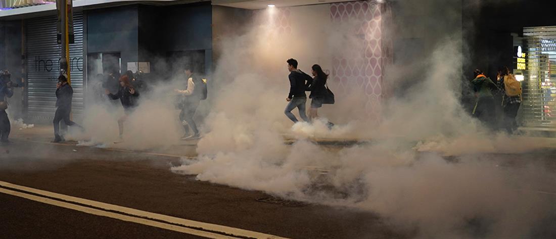 Χονγκ Κονγκ: Χριστούγεννα… με διαδηλώσεις και δακρυγόνα (βίντεο)
